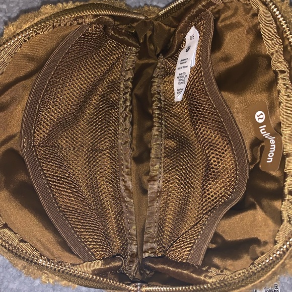Lululemon NEW WITH TAG Everywhere Belt Bag Brown Fleece (Unisex) 1L - Picture 6 of 9